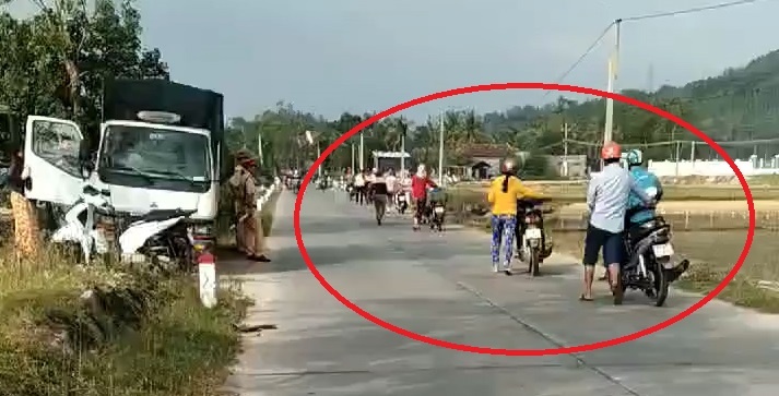 Hang loat xe may dat bo khi gap 'chot' CSGT hinh anh