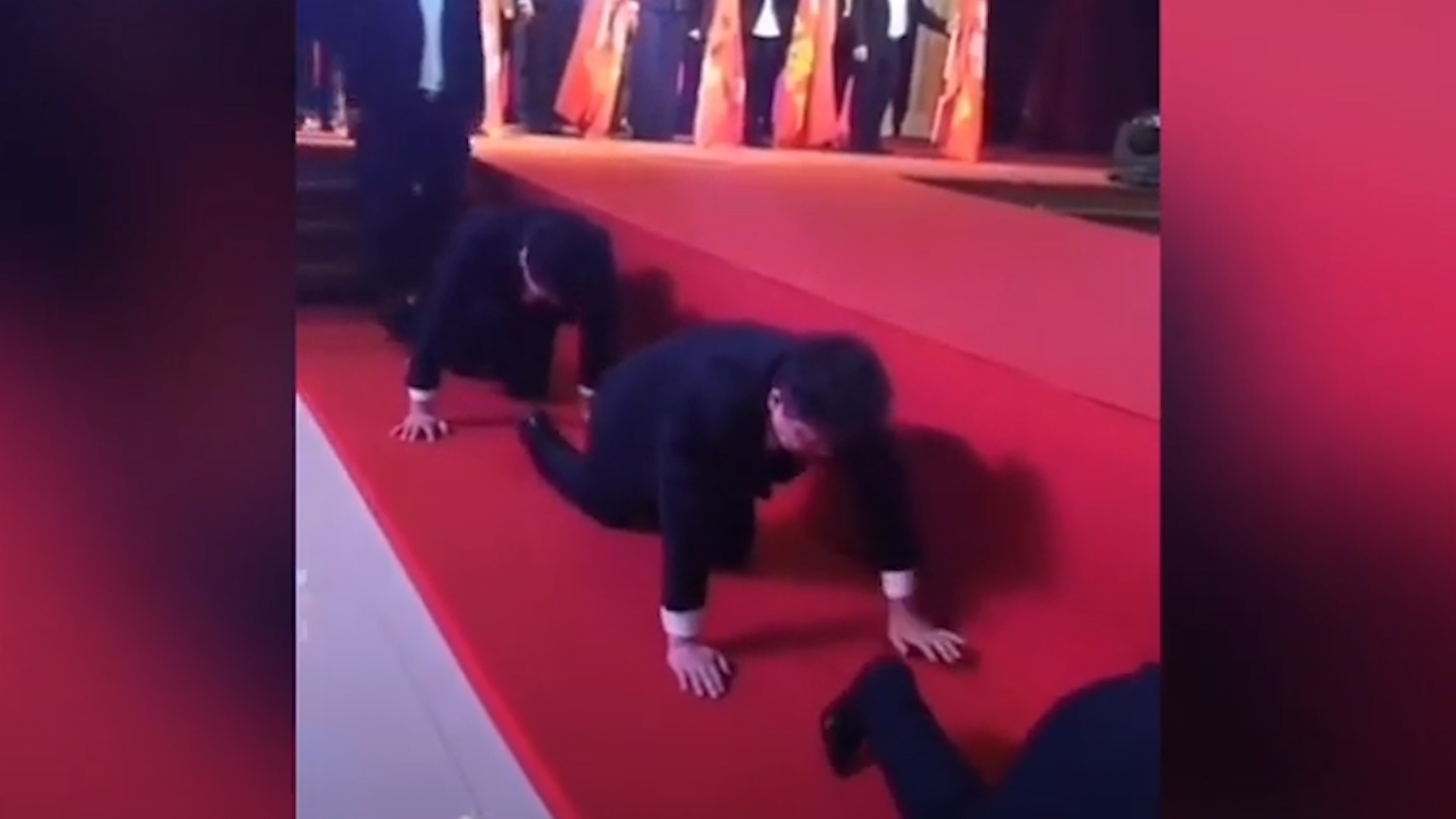 Nhan vien Trung Quoc bi bat quy, bo vi khong dat chi tieu hinh anh