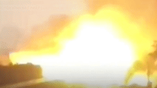 26 hoc sinh thoat chet sau khi xe buyt lao vao dam chay hinh anh