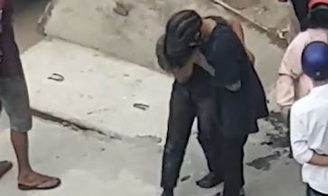 Di cho Tet voi nguoi yeu, co gai bi roi xuong cong hinh anh