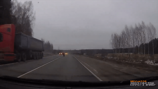 Container roi banh xe ra duong suyt gay tai nan hinh anh