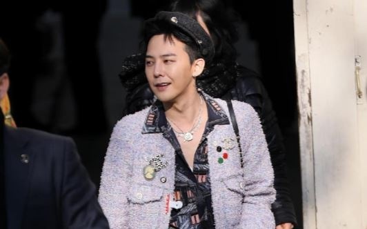 G-Dragon phu song toan cau khi du show Chanel hinh anh