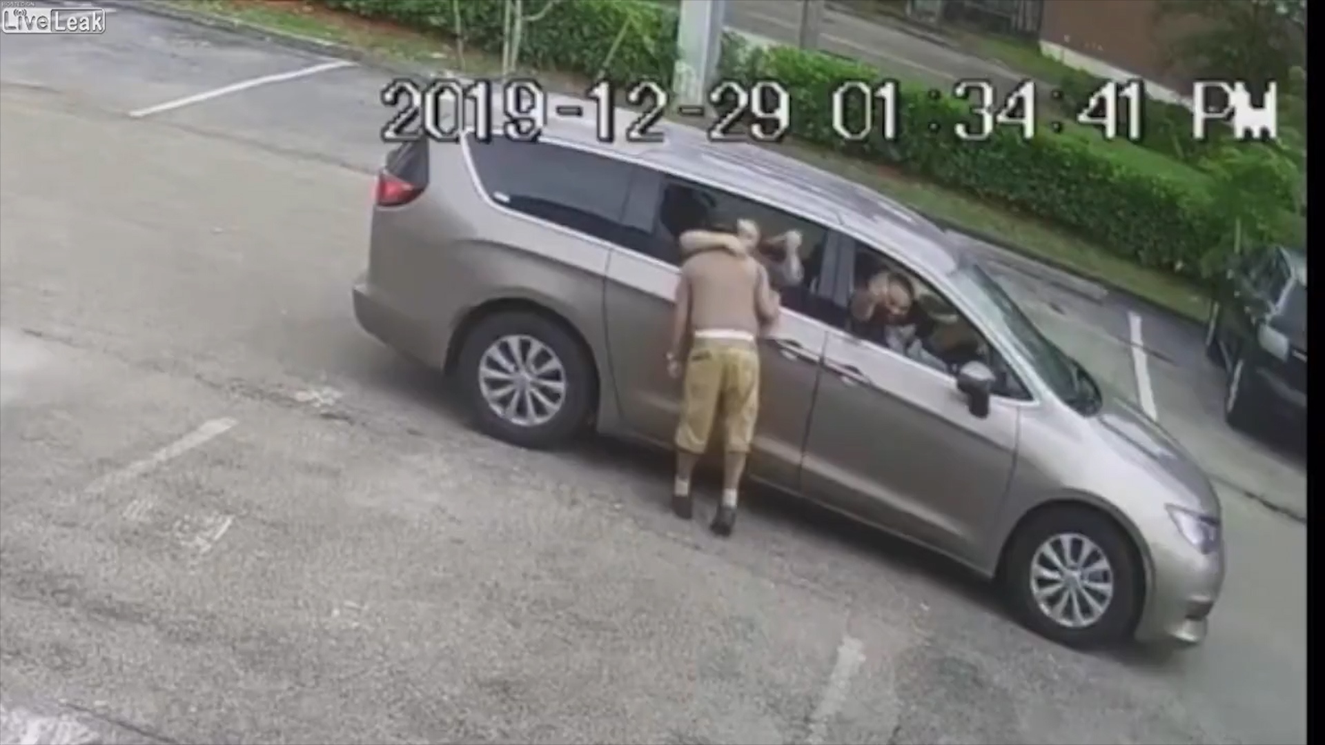 Gia vo hoi duong, nguoi phu nu nhanh tay trom day chuyen gia 1.000 USD hinh anh