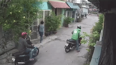 Cuop giat tui xach trong hem nhanh nhu chop o TP.HCM hinh anh