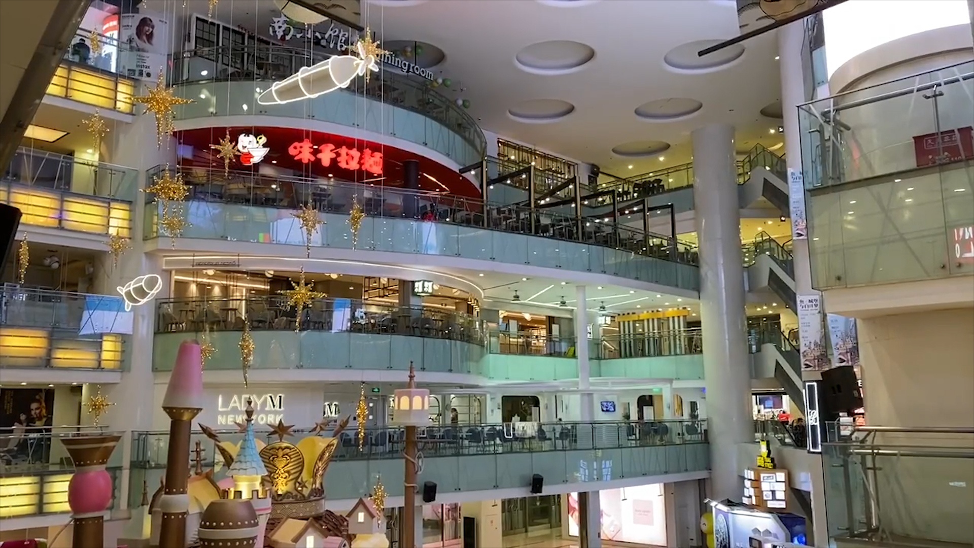 Trung tam thuong mai nhu 'bo hoang' giua dai dich virus corona o TQ hinh anh