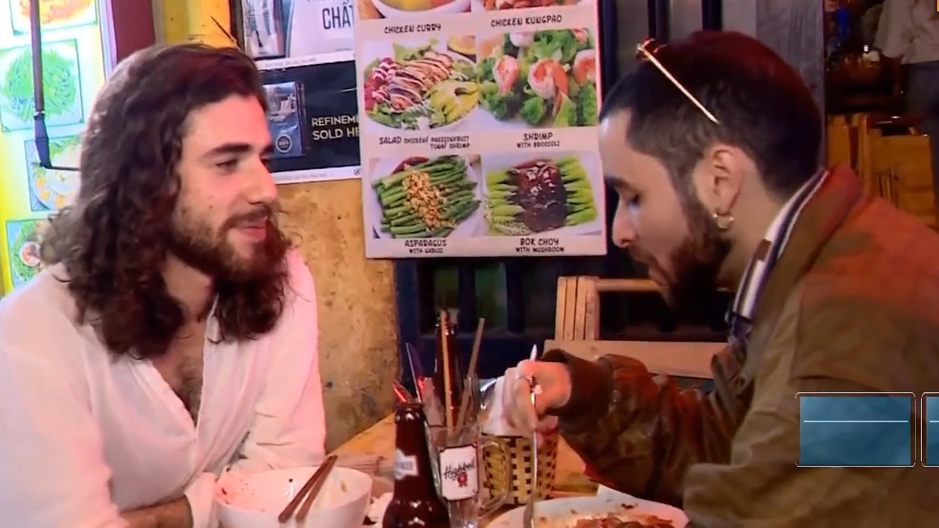 Nghi dinh 100 duoi goc nhin cua du khach nuoc ngoai hinh anh