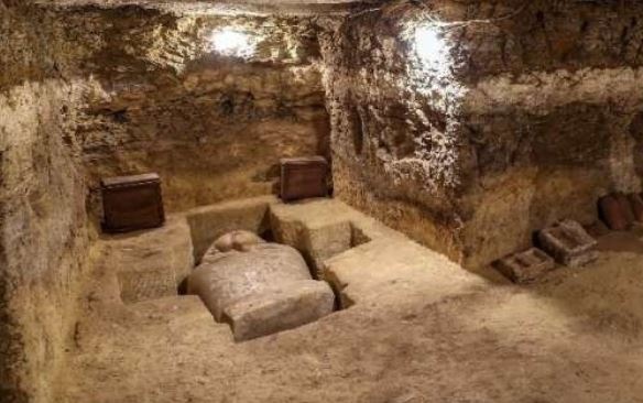 Ai Cap khai quat duoc quan tai chua xac uop than bau troi Horus hinh anh