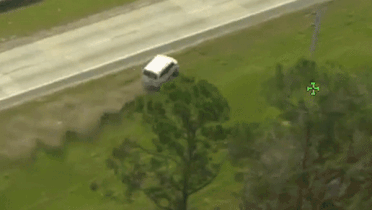 Nghi pham lai oto phong toc do cao khien xe mat lai truot tren duong hinh anh