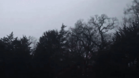 Sam chop lien tuc danh gan khu vuc nha dan khien nhieu nguoi hoang so hinh anh