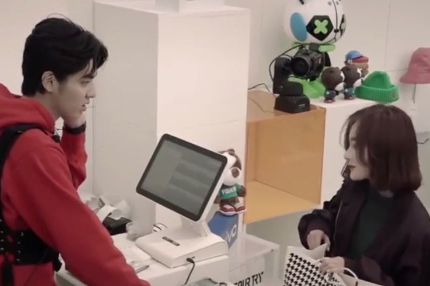 Ngo Diec Pham noi tieng Han troi chay du da roi EXO 6 nam hinh anh