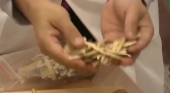 Nguoi dan Trung Quoc do xo mua thao duoc chong virus corona hinh anh