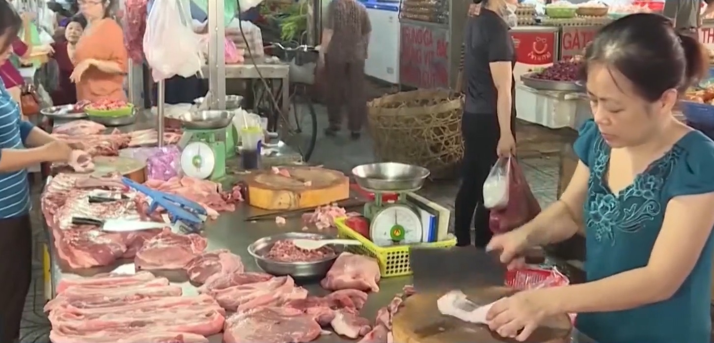 Gia thit lon dong loat 'ha nhiet' hinh anh