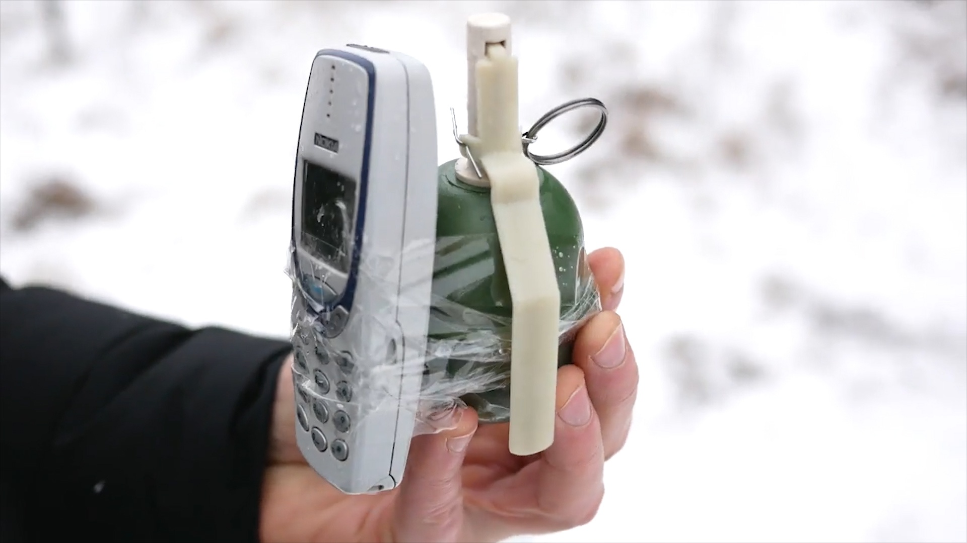 Cuc gach Nokia 3310 van song sau khi cho no voi luu dan hinh anh