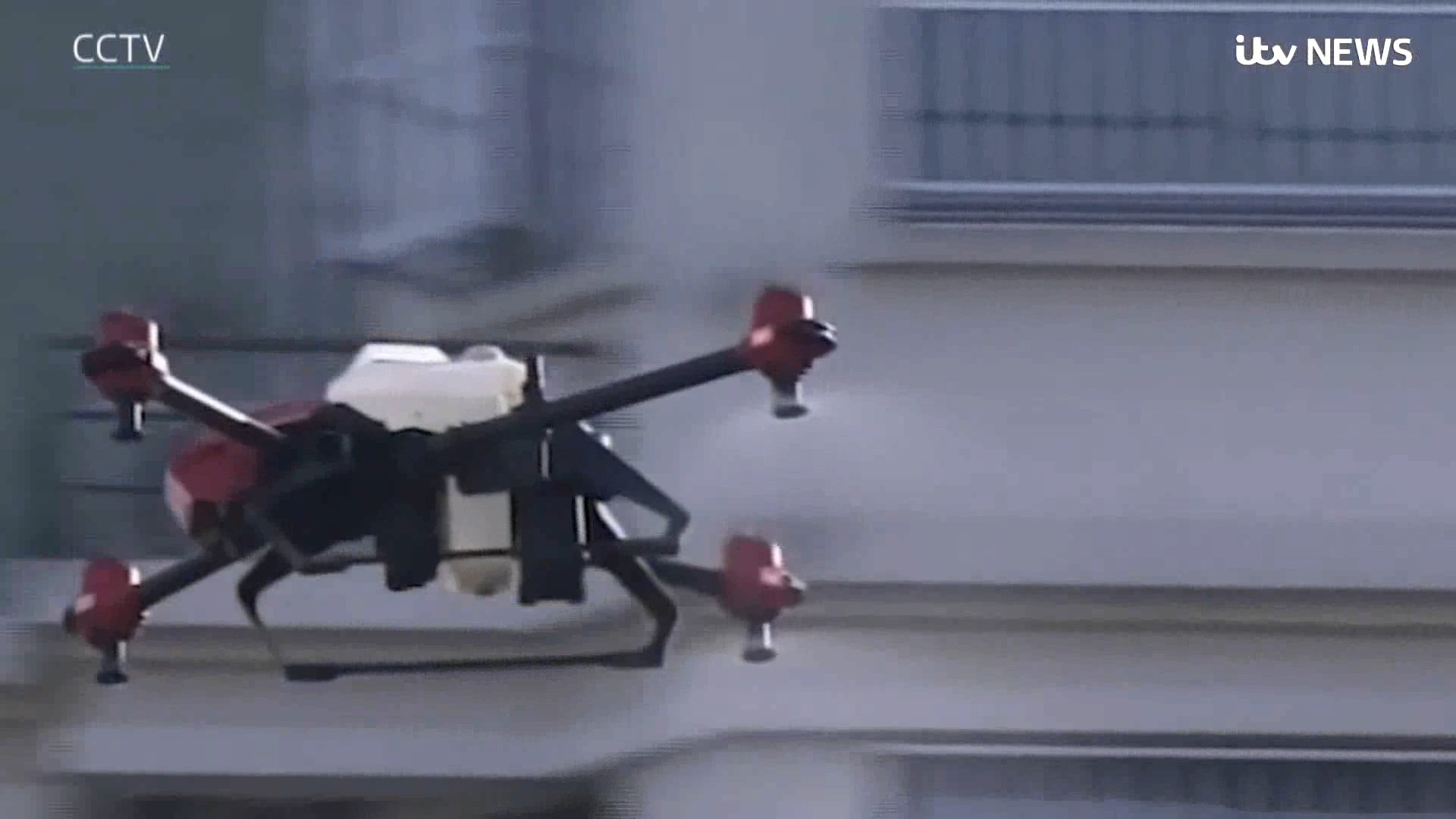 May bay khong nguoi lai phun thuoc khu trung o Trung Quoc hinh anh