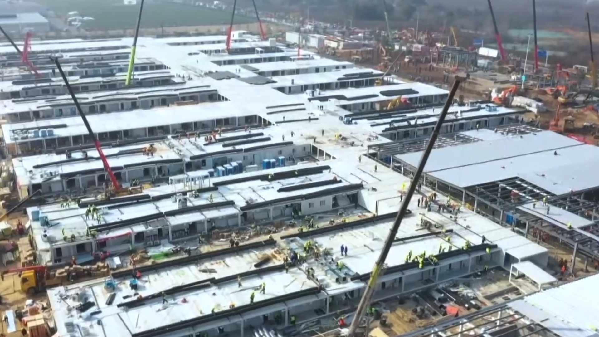 Trung Quoc mo benh vien da chien thu 2 xay than toc trong 10 ngay hinh anh