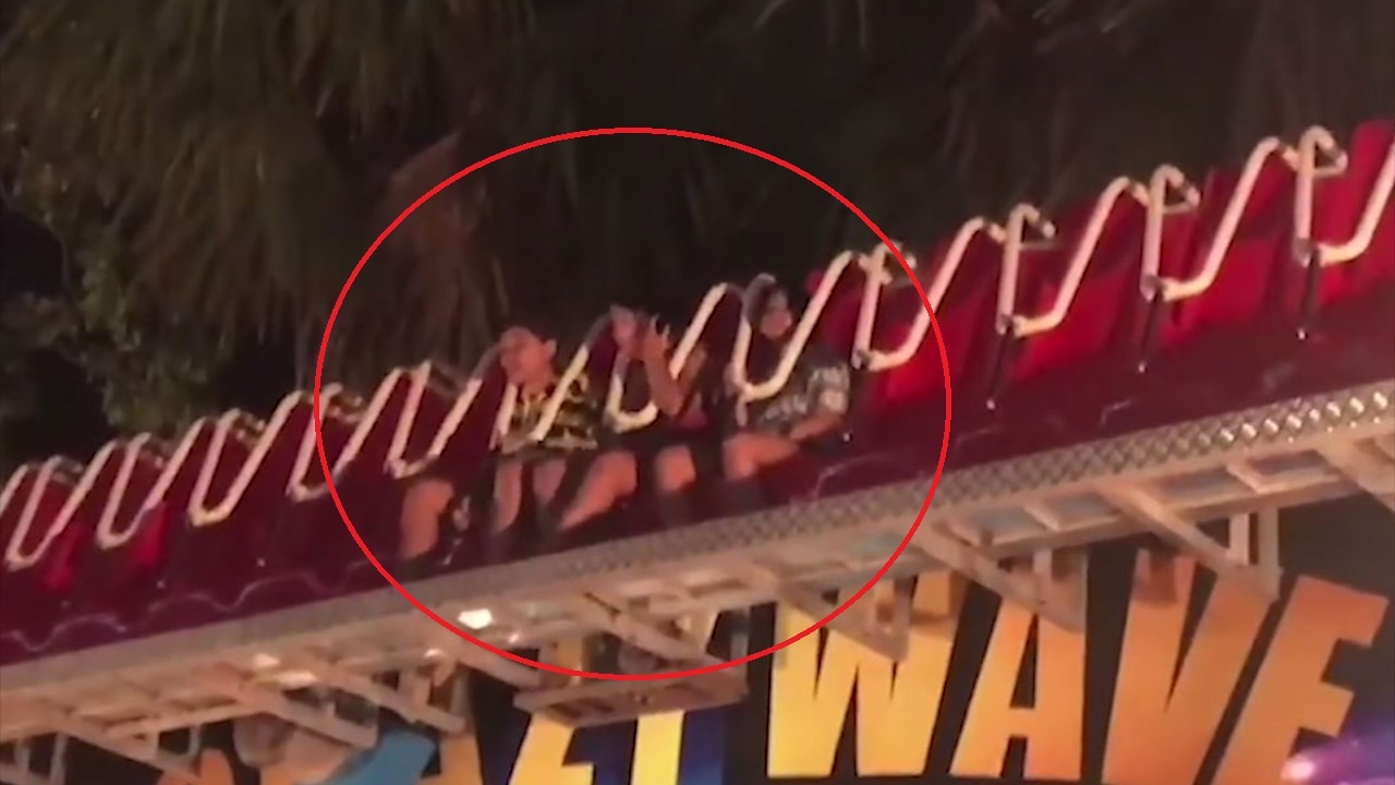 Ba nguoi choi bi ket tren ghe vi tro choi mao hiem gap su co hinh anh