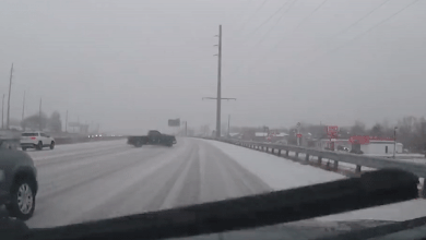 Xe ban tai mat lai xoay tron nhieu vong vi duong tron hinh anh