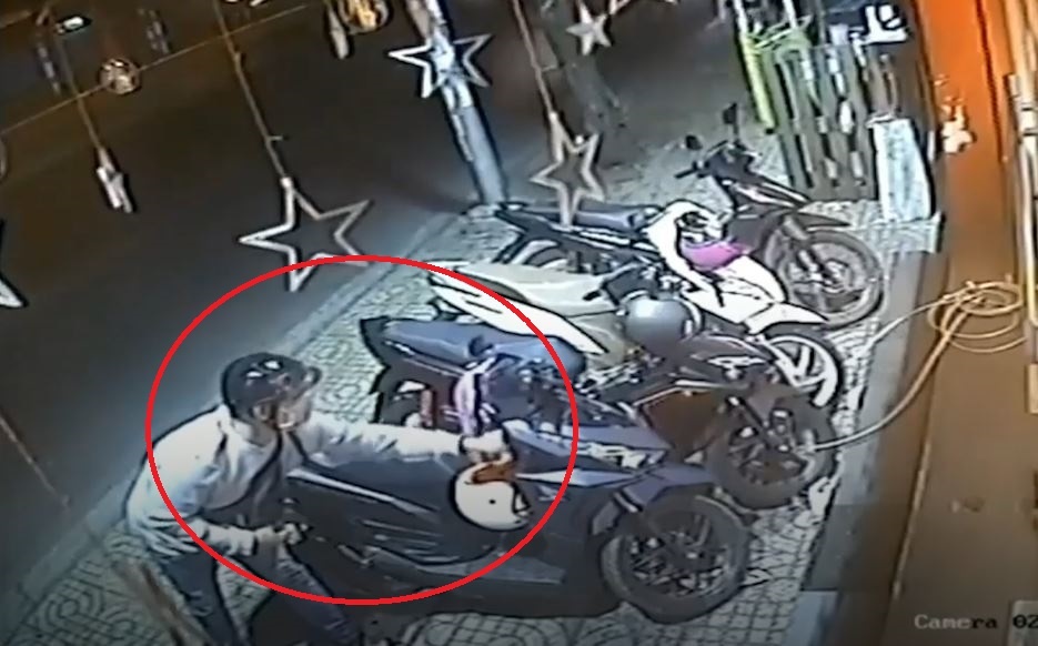 Trom xe may ngay cua quan hinh anh