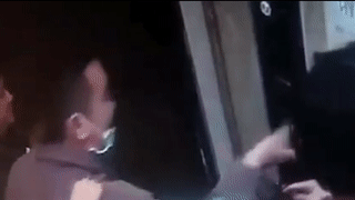 Bi bat giam vi boi nuoc bot len nut thang may hinh anh