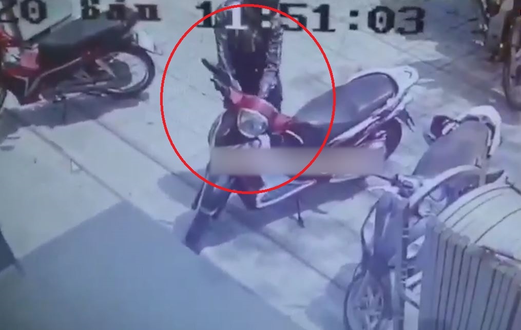 Ten trom be khoa lay xe SH ngay khi chu xe vua di khoi hinh anh