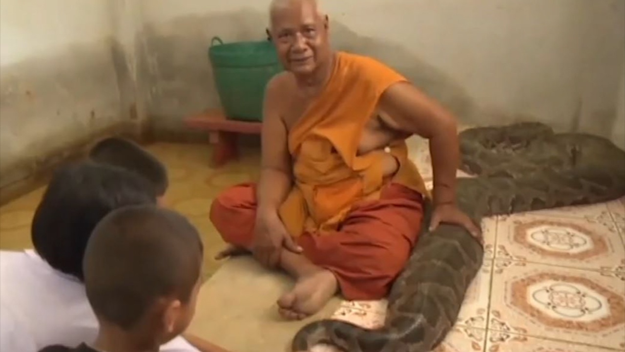 Nha su Thai nuoi tran khong lo trong phong ngu suot 30 nam hinh anh