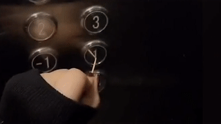 Chung cu cung cap tam de bam thang may trong mua dich virus corona hinh anh