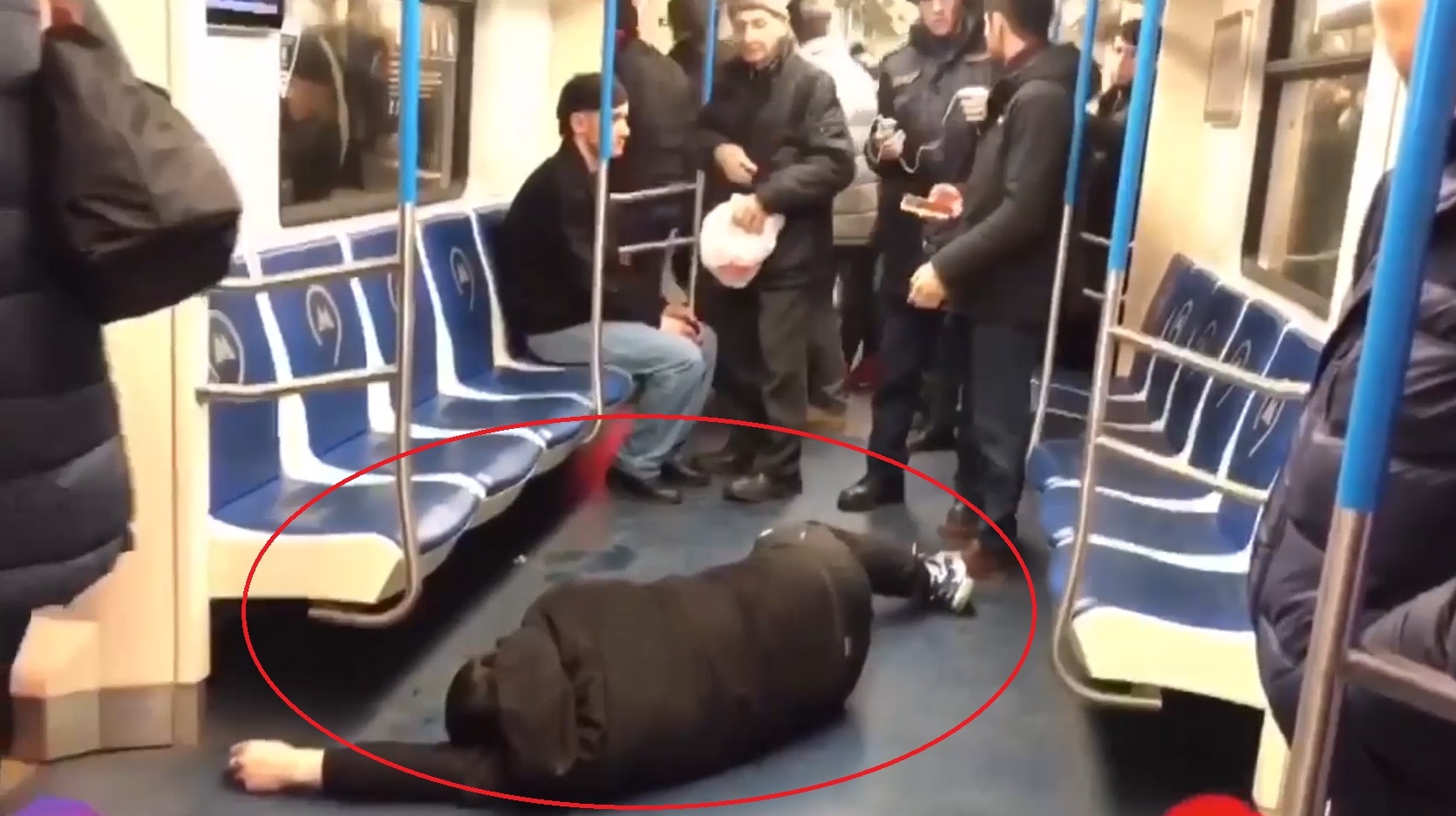 Doi mat 5 nam tu vi gia bi nhiem virus corona tren tau dien hinh anh