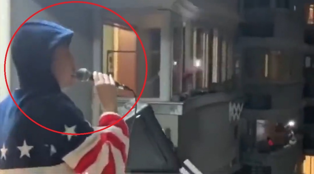 Dung loa hat karaoke an ui hang xom phai cach ly vi virus corona hinh anh