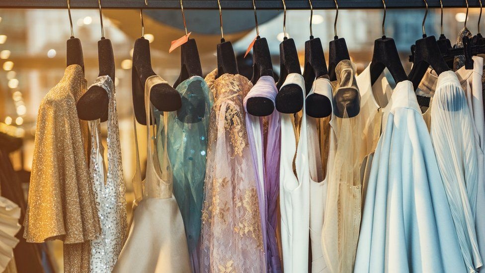 Xu huong cho thue quan ao hang hieu o Anh hinh anh