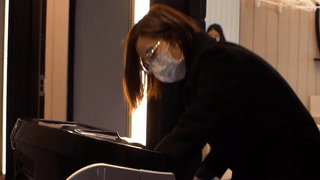 Khach san o Thuong Hai dung robot trong mua dich benh hinh anh