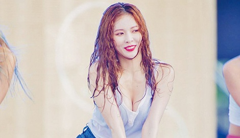 Su khac biet cua HyunA tren san khau va ngoai doi hinh anh