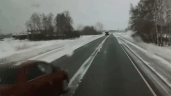 Oto mat lai lao thang vao container hinh anh