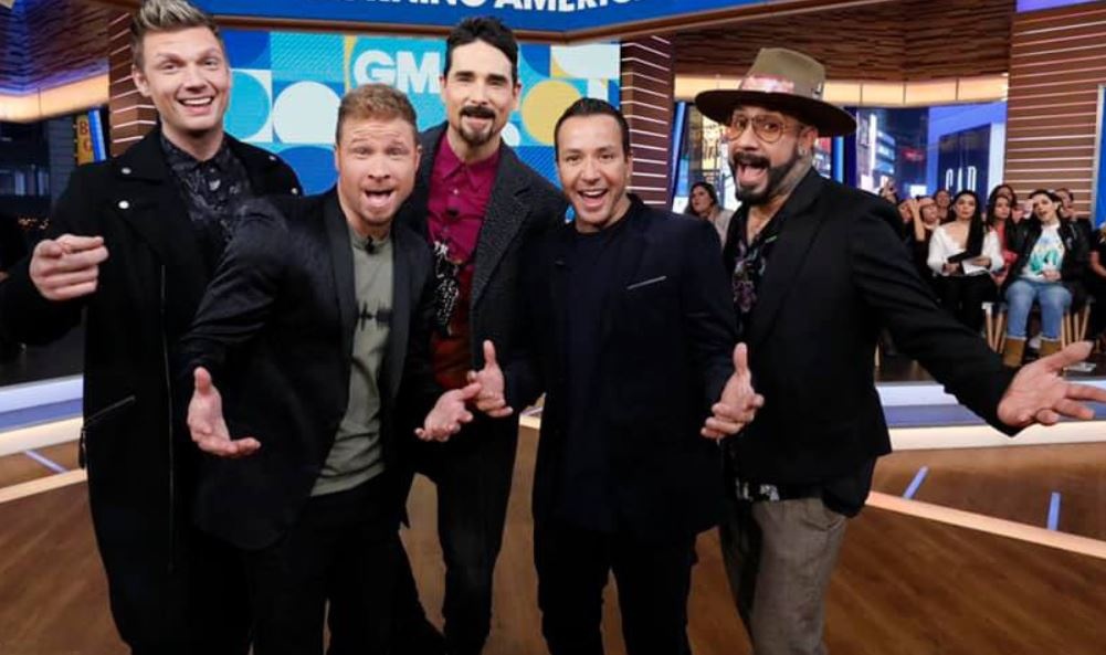 Nhom nhac huyen thoai Backstreet Boys giup fan cau hon hinh anh