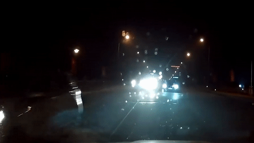 Oto vuot au lan lan suyt gay tai nan cho xe nguoc chieu hinh anh