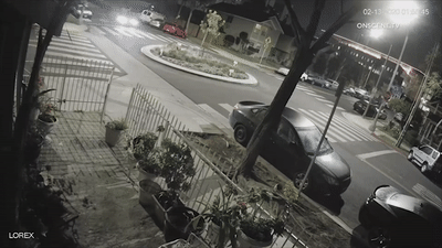 Nu tai xe lai oto dam vao vong xuyen, bay len khong trung hinh anh