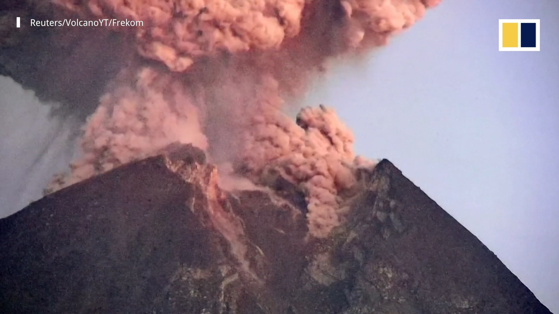Nui lua Merapi phun trao, dua tro bui len cao 2.000 m o Indonesia hinh anh