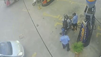 Oto mat lai tong sap tru xang, huc bay xe may hinh anh