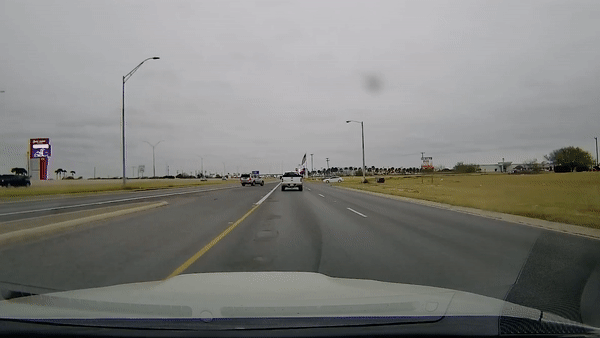 Chuyen lan dot ngot, oto tong hat tung xe ban tai hinh anh