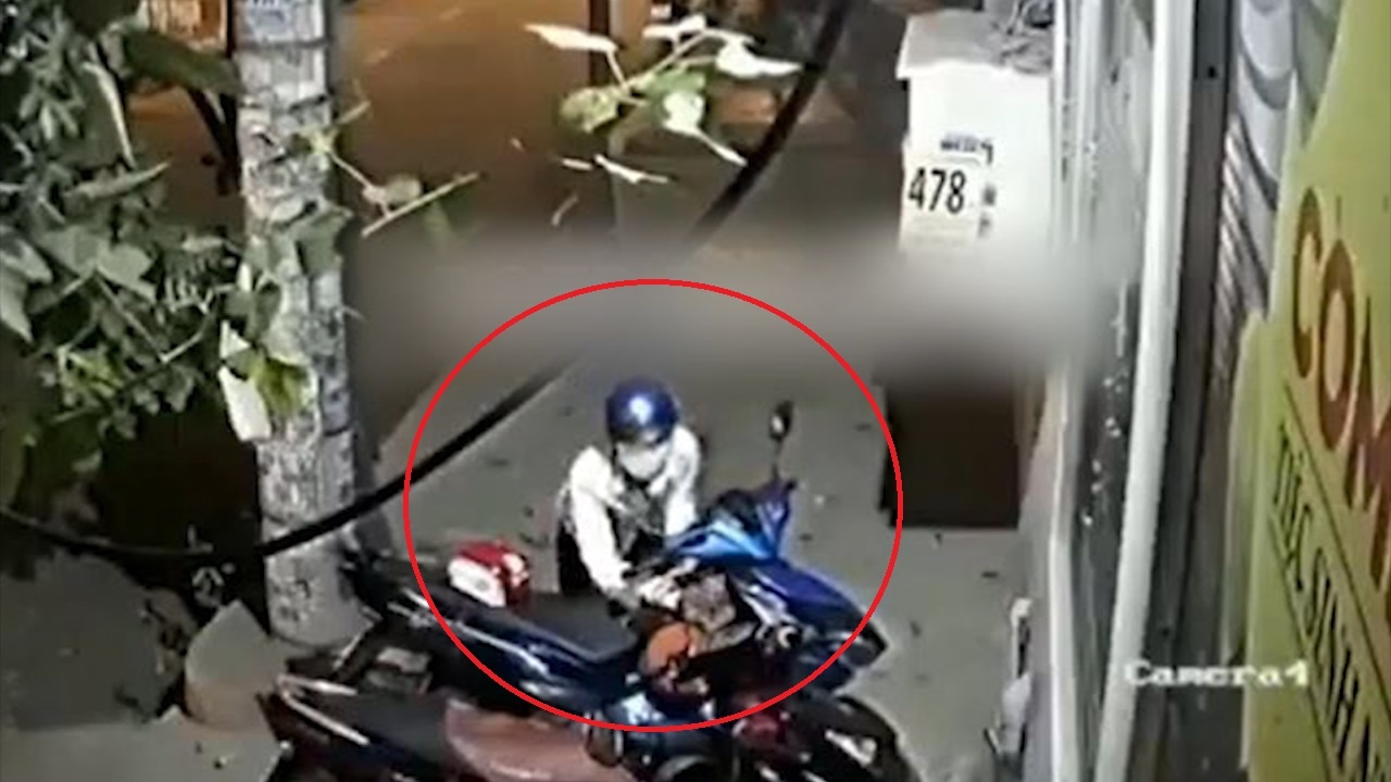 5 giay be khoa xich xe may cua ten trom hinh anh