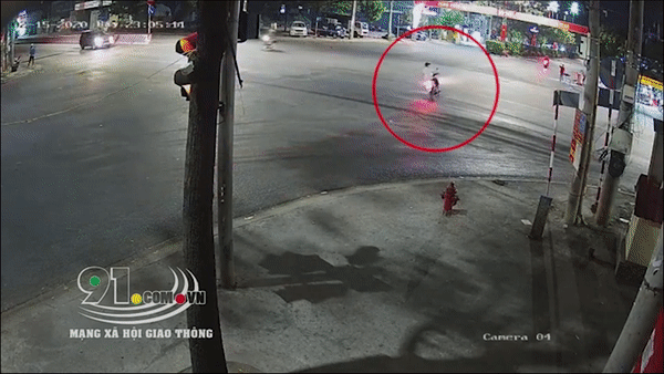 Khoanh khac nam thanh nien tu vong sau va cham voi xe tai tai nga tu hinh anh