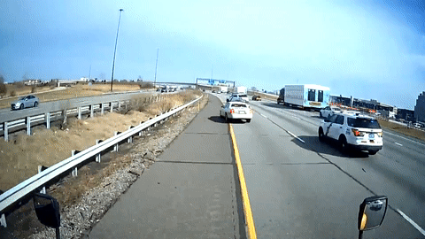 Container khong lam chu toc do dam hat tung oto tren cao toc hinh anh