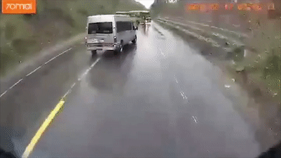 Khoanh khac xe giuong nam gay tai nan lien hoan o Hue hinh anh