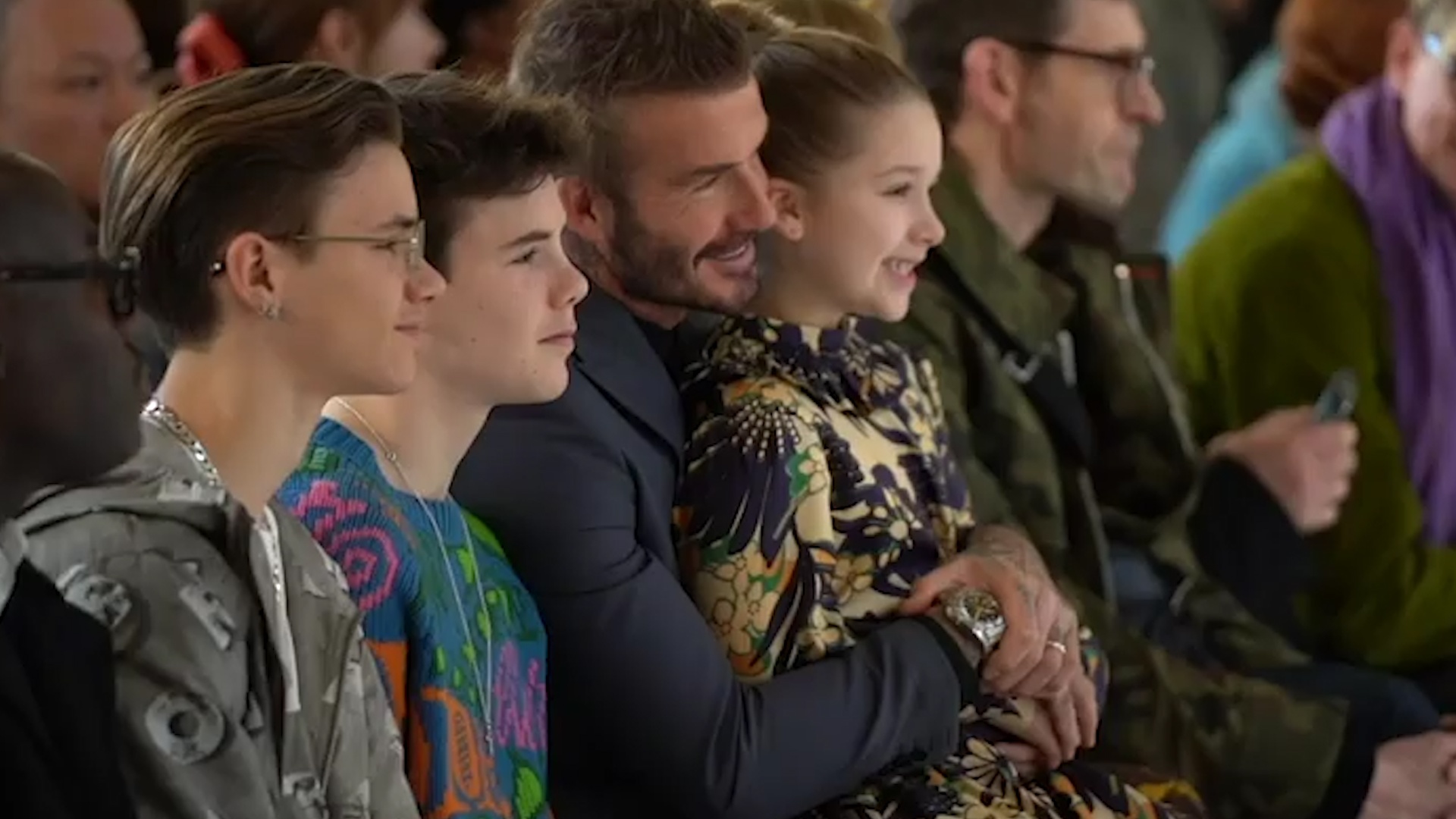 Beckham va cac con mac sanh dieu hinh anh