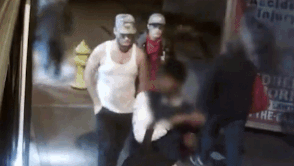 Nguoi dan ong bi 2 ke gian tran lot tai san khi vua xuong xe buyt hinh anh