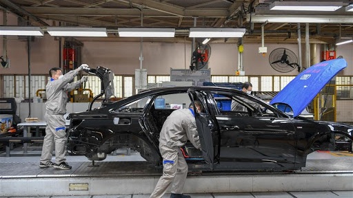 Lien doanh oto noi lai san xuat giua dich virus corona hinh anh