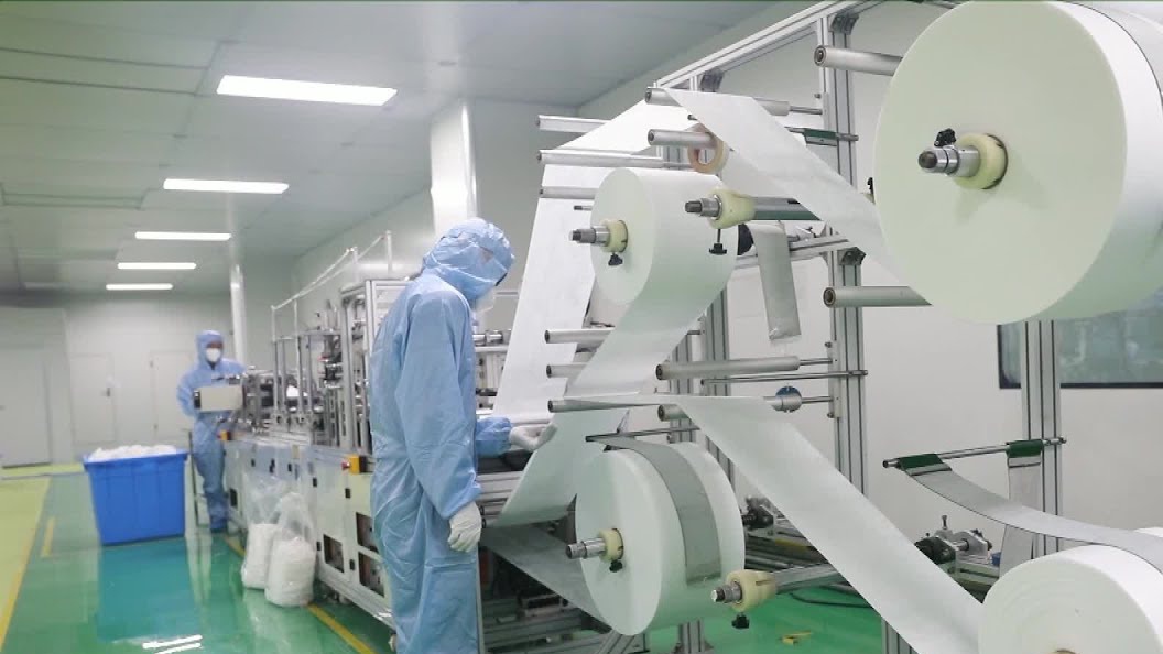 Khau trang phong doc N95 duoc san xuat nhu the nao? hinh anh