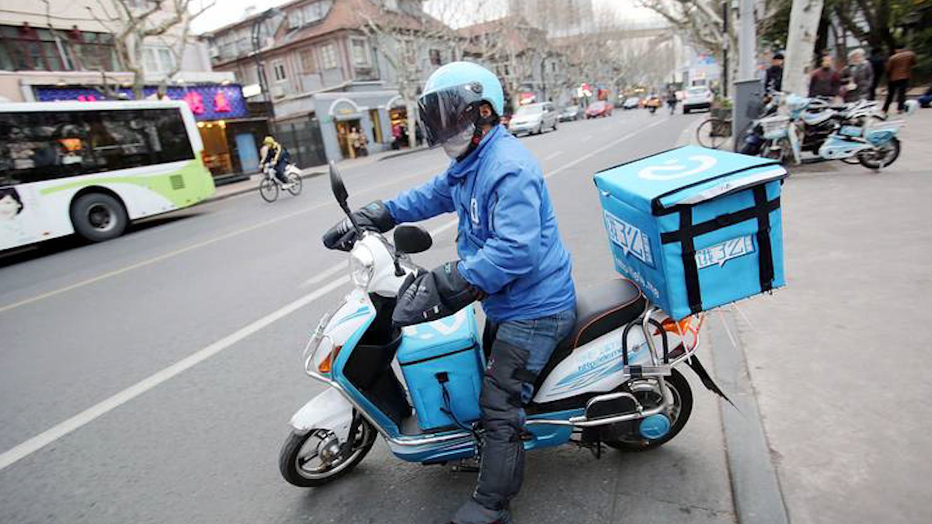 Nhan vien giao hang Trung Quoc co nguy co cao nhiem virus corona hinh anh