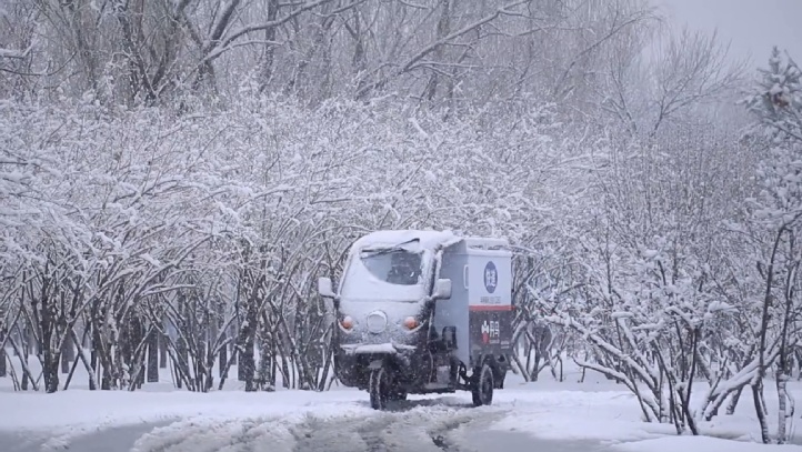 Cuoc song cua nhan vien giao hang giua mua dich virus corona hinh anh