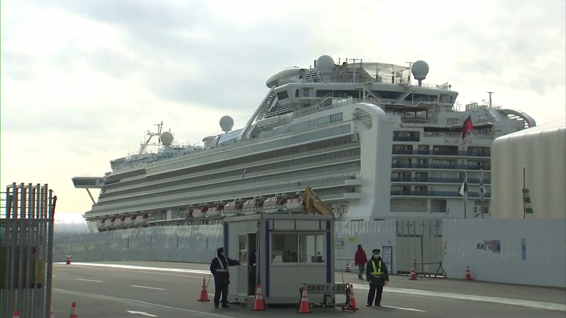 Hai du khach Nhat nhiem virus corona tren tau Diamond Princess tu vong hinh anh