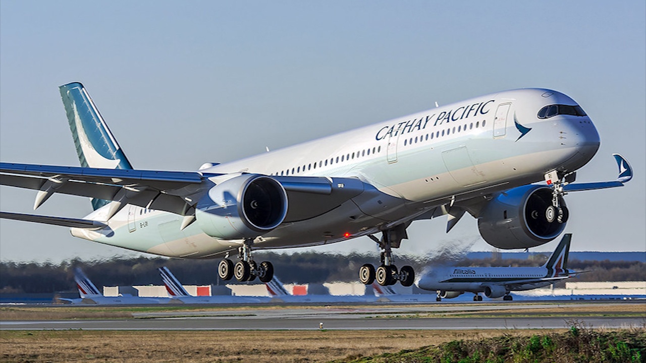 Hang hang khong lon nhat Hong Kong dieu dung vi dich Covid-19 hinh anh